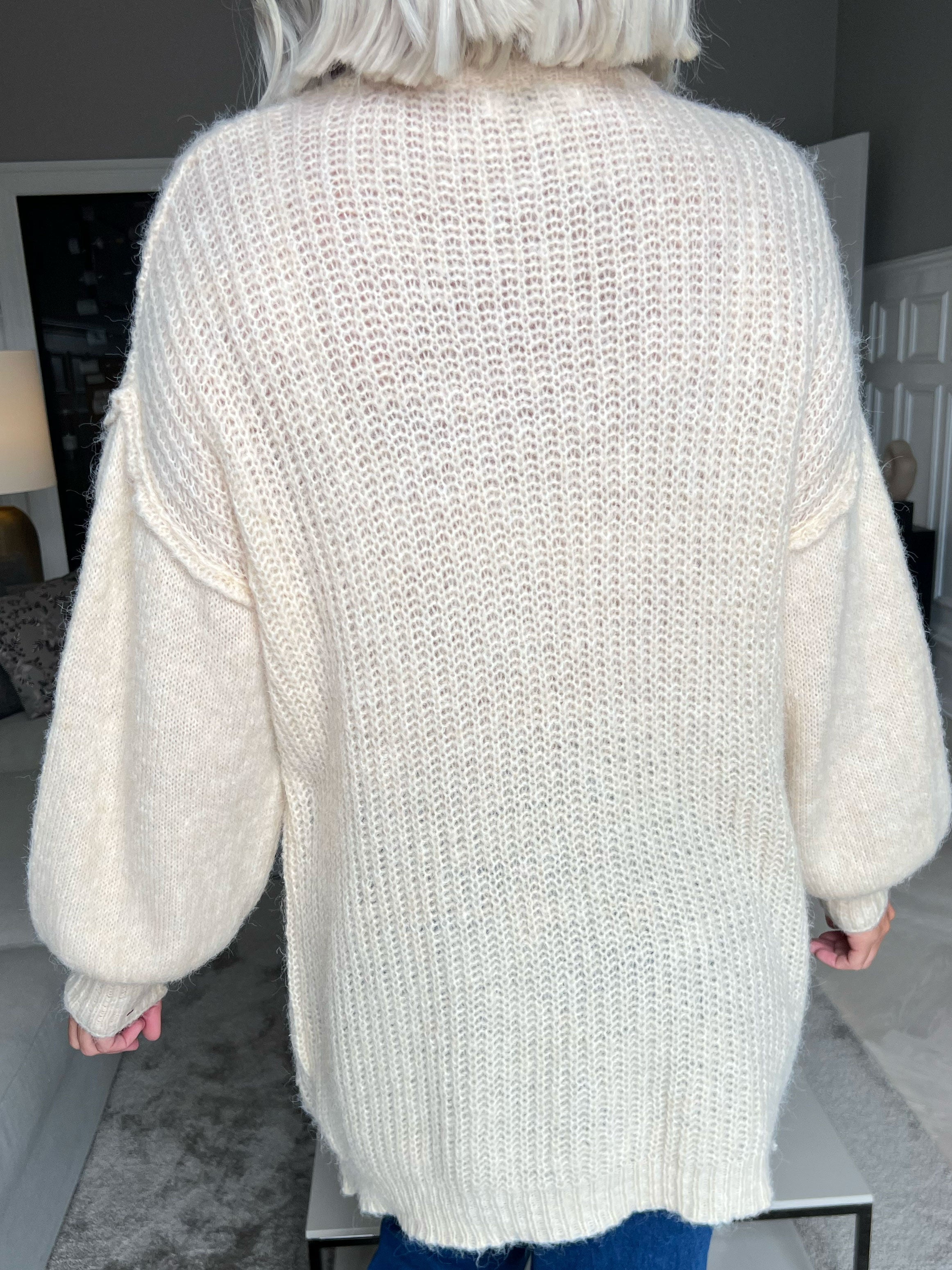 Leana - Lång mjuk stickad blus med ballongärmar